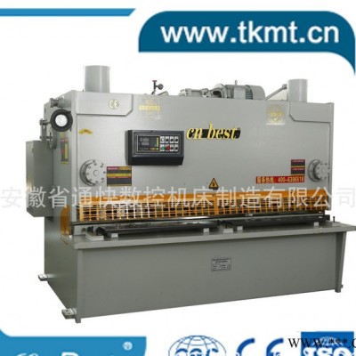 QC11K-12×4000液壓閘式數(shù)控剪板機，采用高壓齒輪泵