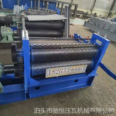 鋁板壓花機(jī)器 不銹鋼板壓花機(jī) 彩鋼板滾花機(jī) 馳恒